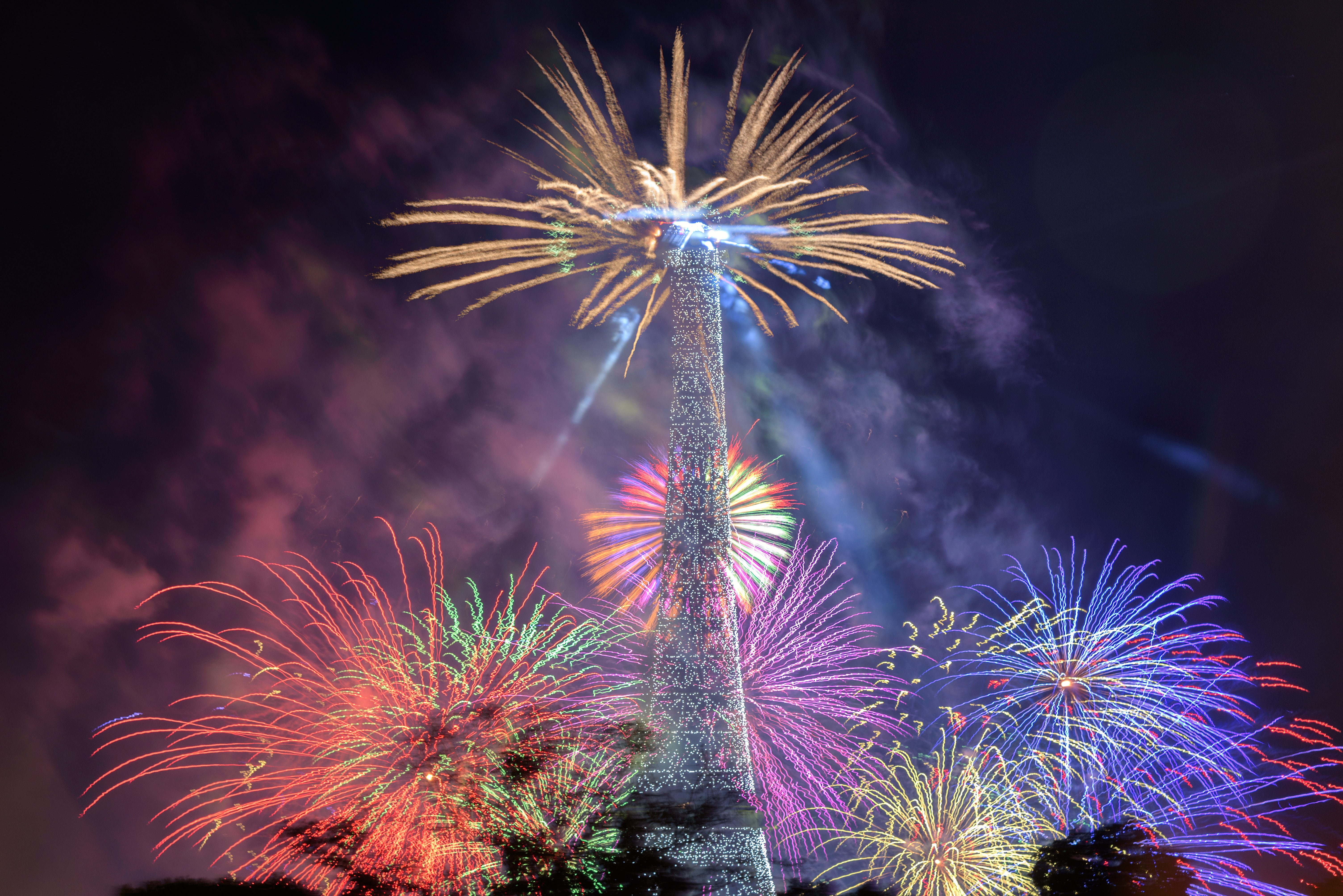 celebrate new years eve in Paris fireworks